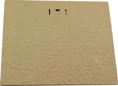 Wolfram-Faserplatte in beige, rechteckig, mit Ausschnitten oben, geeignet für die Dämmung von Brennkammern, möglicherweise von der Marke Wolf.
